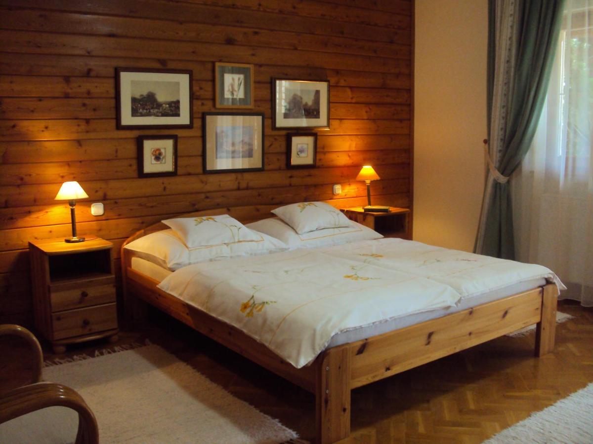 Toelgyes Apartment ไฮจ์ดุสโซบอสโล ภายนอก รูปภาพ