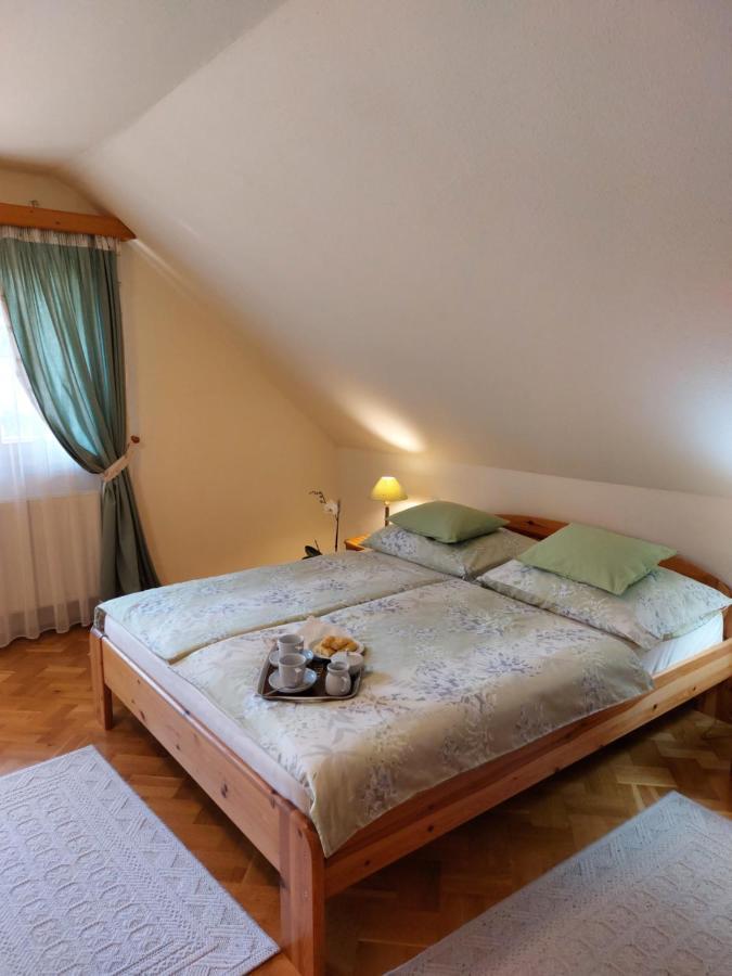 Toelgyes Apartment ไฮจ์ดุสโซบอสโล ภายนอก รูปภาพ